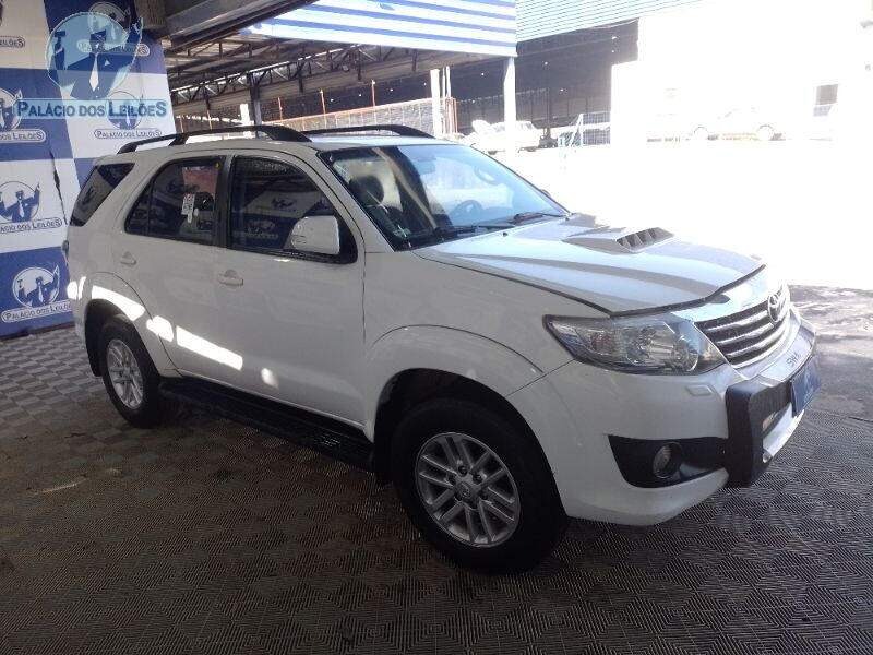 I/TOYOTA HILUXSW4 SRV4X4
